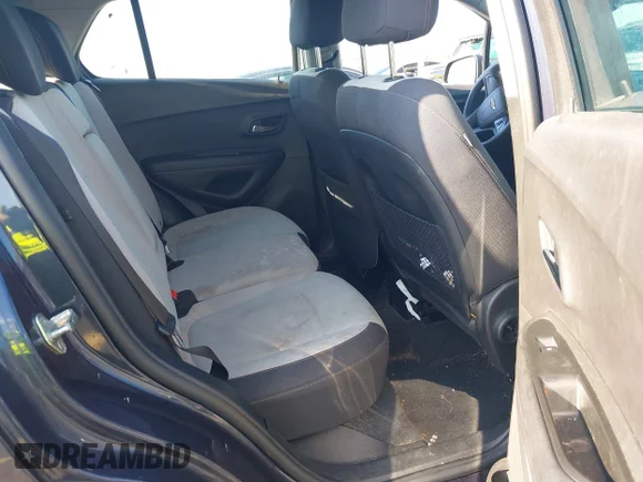 ✅ 2018 Chevrolet Trax LS • VIN: 3GNCJKSB0JL381462 • Lot: 45130870. Wystawiony na IAAI z przebiegiem 76 393 mil. Bezpłatny archiwum sprzedaży aukcyjnych z USA i szczegółowy raport historii pojazdu na DreamBid. Zdjęcie 8.