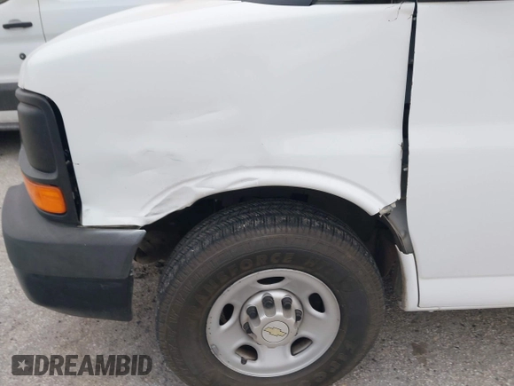 ✅ 2014 Chevrolet Express Cargo • VIN: 1GCWGGCA9E1127477 • Lot: 43772623. Wystawiony na IAAI z przebiegiem 281 444 mil. Bezpłatny archiwum sprzedaży aukcyjnych z USA i szczegółowy raport historii pojazdu na DreamBid. Zdjęcie 6.
