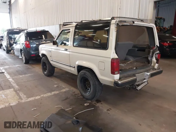 ✅ 1989 Ford Bronco • VIN: 1FMBU14T0KUA00613 • Lot: 42617699. Wystawiony na IAAI z przebiegiem 88 632 mil. Bezpłatny archiwum sprzedaży aukcyjnych z USA i szczegółowy raport historii pojazdu na DreamBid. Zdjęcie 3.