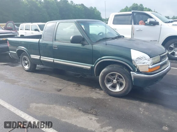 ✅ 2001 Chevrolet S-10 LS • VIN: 1GCCS19W518221603 • Lot: 45178160. Listed on IAAI with 206,500 mi. Free auction sales archive from the USA and detailed vehicle history report at DreamBid. Image 1.