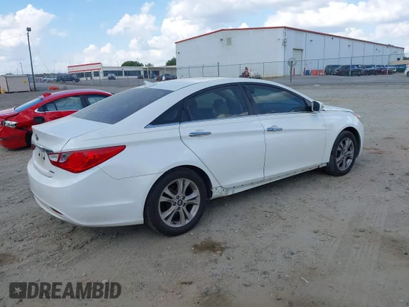 ✅ 2011 Hyundai Sonata Limited • VIN: 5NPEC4AC6BH303223 • Лот: 44781723. Опубліковано раніше на IAAI з пробігом 203 568 миль. Безкоштовний доступ до архіву аукціонних продажів зі США та докладний звіт про історію автомобіля на DreamBid. Зображення 4.