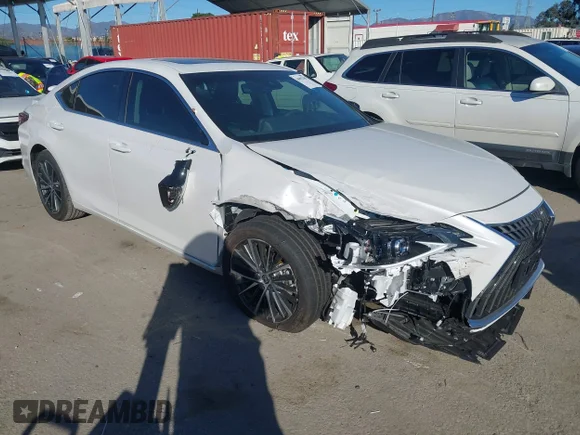 ✅ 2025 Lexus ES 300h • VIN: 58ADA1C12SU069345 • Lot: 44092303. Wystawiony na IAAI z przebiegiem 6 587 mil. Bezpłatny archiwum sprzedaży aukcyjnych z USA i szczegółowy raport historii pojazdu na DreamBid. Zdjęcie 1.