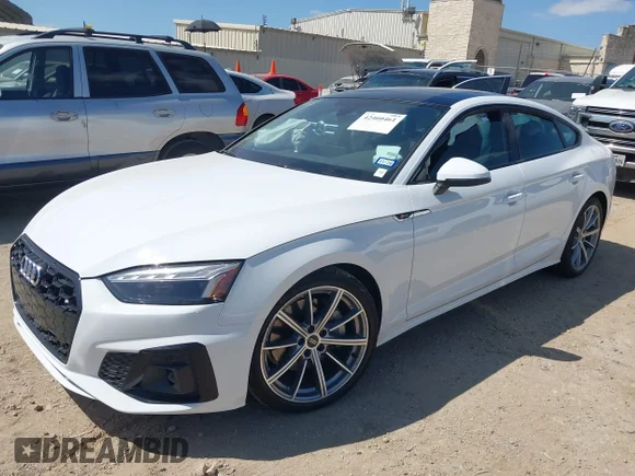 ✅ 2025 Audi A5 Sportback S line Premium • VIN: WAUDACF5XSA009799 • Lot: 42460461. Wystawiony na IAAI z przebiegiem 13 011 mil. Bezpłatny archiwum sprzedaży aukcyjnych z USA i szczegółowy raport historii pojazdu na DreamBid. Zdjęcie 2.