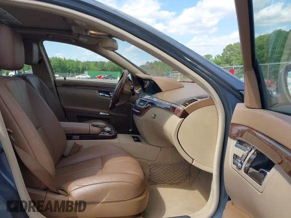 ✅ 2009 Mercedes-Benz S 550 • VIN: WDDNG71X49A245161 • Lot: 45082595. Wystawiony na IAAI z przebiegiem 105 444 mil. Bezpłatny archiwum sprzedaży aukcyjnych z USA i szczegółowy raport historii pojazdu na DreamBid. Zdjęcie 5.
