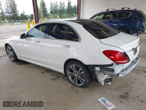 ✅ 2015 Mercedes-Benz C 300 Luxury • VIN: 55SWF4KB6FU023015 • Лот: 42153797. Опубліковано раніше на IAAI з пробігом 47 639 миль. Безкоштовний доступ до архіву аукціонних продажів зі США та докладний звіт про історію автомобіля на DreamBid. Зображення 3.