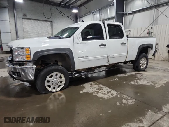✅ 2013 Chevrolet Silverado 2500HD LT • VIN: 1GC1KXC85DF133929 • Lot: 71409465. Wystawiony na Copart z przebiegiem 156 054 mil. Bezpłatny archiwum sprzedaży aukcyjnych z USA i szczegółowy raport historii pojazdu na DreamBid. Zdjęcie 1.