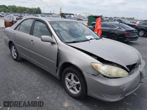 ✅ 2005 Toyota Camry LE • VIN: 4T1BE32K35U566899 • Lot: 45278827. Wystawiony na IAAI z przebiegiem 216 976 mil. Bezpłatny archiwum sprzedaży aukcyjnych z USA i szczegółowy raport historii pojazdu na DreamBid. Zdjęcie 1.