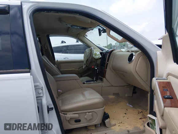 ✅ 2006 Ford Explorer Eddie Bauer • VIN: 1FMEU74826UB32161 • Lot: 45336225. Wystawiony na IAAI z przebiegiem 190 023 mil. Bezpłatny archiwum sprzedaży aukcyjnych z USA i szczegółowy raport historii pojazdu na DreamBid. Zdjęcie 5.