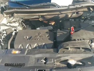 ✅ 2020 Mitsubishi Outlander ES • VIN: JA4AZ3A36LZ032045 • Lot: 43270771. Wystawiony na IAAI z przebiegiem 100 551 mil. Bezpłatny archiwum sprzedaży aukcyjnych z USA i szczegółowy raport historii pojazdu na DreamBid. Zdjęcie 19.