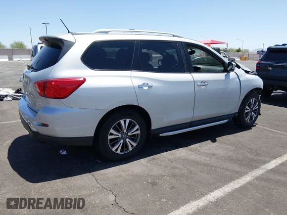 ✅ 2018 Nissan Pathfinder S • VIN: 5N1DR2MN6JC625975 • Lot: 45128553. Wystawiony na IAAI z przebiegiem 122 571 mil. Bezpłatny archiwum sprzedaży aukcyjnych z USA i szczegółowy raport historii pojazdu na DreamBid. Zdjęcie 4.