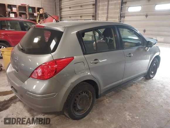 ✅ 2011 Nissan Versa S • VIN: 3N1BC1CP9BL502321 • Lot: 44666601. Wystawiony na IAAI z przebiegiem 80 195 mil. Bezpłatny archiwum sprzedaży aukcyjnych z USA i szczegółowy raport historii pojazdu na DreamBid. Zdjęcie 4.