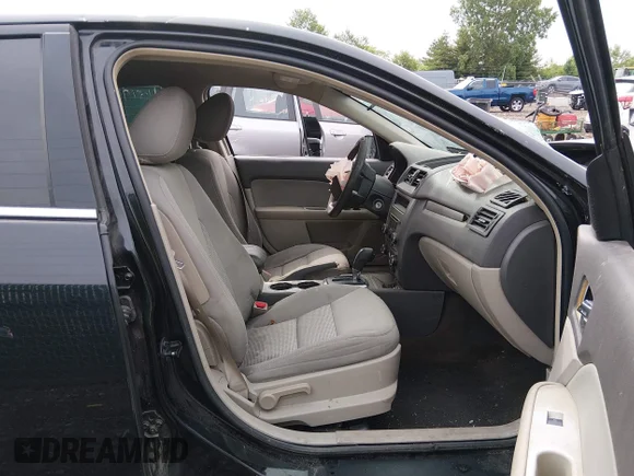 ✅ 2010 Ford Fusion SE • VIN: 3FAHP0HA9AR281329 • Lot: 45199977. Wystawiony na IAAI z przebiegiem 162 476 mil. Bezpłatny archiwum sprzedaży aukcyjnych z USA i szczegółowy raport historii pojazdu na DreamBid. Zdjęcie 5.