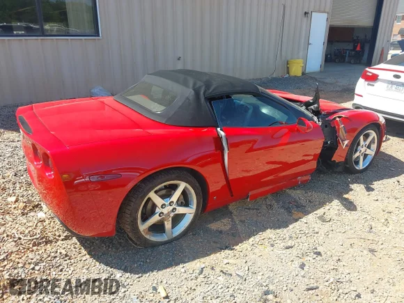 ✅ 2006 Chevrolet Corvette • VIN: 1G1YY36U765107185 • Lot: 42176318. Wystawiony na IAAI z przebiegiem 104 807 mil. Bezpłatny archiwum sprzedaży aukcyjnych z USA i szczegółowy raport historii pojazdu na DreamBid. Zdjęcie 4.