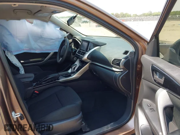 ✅ 2018 Mitsubishi Eclipse Cross ES • VIN: JA4AT3AA0JZ050540 • Лот: 43086385. Опубликован ранее на IAAI с пробегом 36 611 миль. Бесплатный доступ к архиву аукционных продаж из США и подробный отчёт об истории автомобиля на DreamBid. Изображение 5.