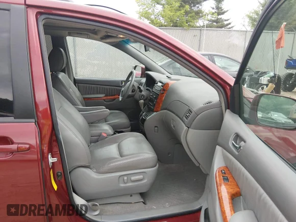 ✅ 2010 Toyota Sienna XLE Limited • VIN: 5TDYK4CC1AS304138 • Лот: 45477918. Опубликован ранее на IAAI с пробегом 179 054 миль. Бесплатный доступ к архиву аукционных продаж из США и подробный отчёт об истории автомобиля на DreamBid. Изображение 5.