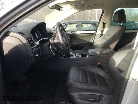 ✅ 2017 Volkswagen Touareg Sport • VIN: WVGEF7BP1HD006980 • Лот: 37464813. Опубліковано раніше на Copart з пробігом Не вказано. Безкоштовний доступ до архіву аукціонних продажів зі США та докладний звіт про історію автомобіля на DreamBid. Зображення 7.
