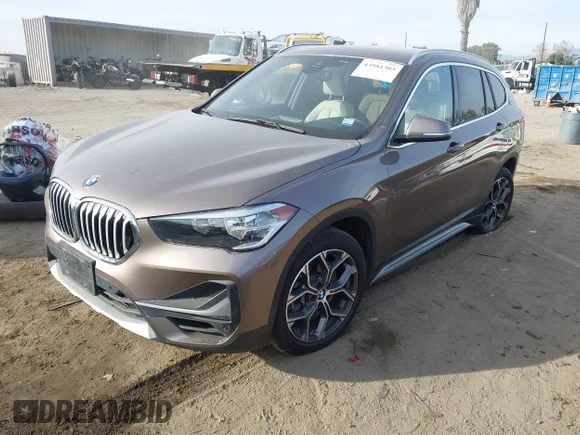 ✅ 2020 BMW X1 xDrive28i • VIN: WBXJG9C00L5R24836 • Lot: 43981303. Wystawiony na IAAI z przebiegiem 71 785 mil. Bezpłatny archiwum sprzedaży aukcyjnych z USA i szczegółowy raport historii pojazdu na DreamBid. Zdjęcie 2.