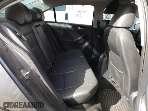✅ 2017 Volkswagen Jetta SE • VIN: 3VWDB7AJ2HM292168 • Lot: 35958683. Wystawiony na Copart z przebiegiem 75 356 mil. Bezpłatny archiwum sprzedaży aukcyjnych z USA i szczegółowy raport historii pojazdu na DreamBid. Zdjęcie 10.