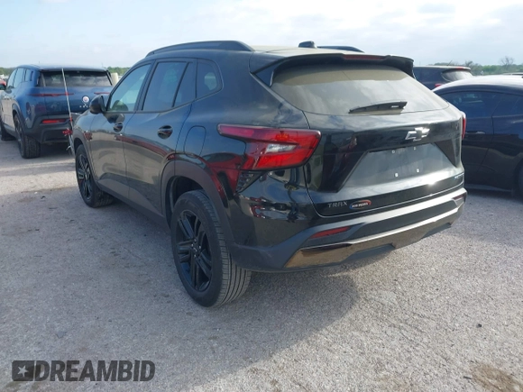 ✅ 2025 Chevrolet Trax ACTIV • VIN: KL77LKEP6SC085979 • Lot: 44739113. Wystawiony na IAAI z przebiegiem Nie podano. Bezpłatny archiwum sprzedaży aukcyjnych z USA i szczegółowy raport historii pojazdu na DreamBid. Zdjęcie 3.