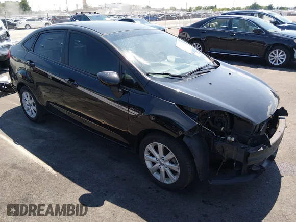 ✅ 2011 Ford Fiesta SE • VIN: 3FADP4BJ9BM175752 • Lot: 45548038. Wystawiony na IAAI z przebiegiem 95 765 mil. Bezpłatny archiwum sprzedaży aukcyjnych z USA i szczegółowy raport historii pojazdu na DreamBid. Zdjęcie 1.