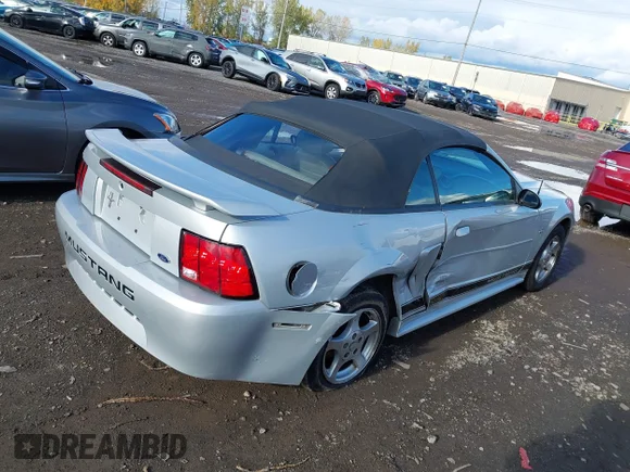 ✅ 2002 Ford Mustang Deluxe • VIN: 1FAFP44452F180074 • Лот: 43493558. Опубліковано раніше на IAAI з пробігом 95 356 миль. Безкоштовний доступ до архіву аукціонних продажів зі США та докладний звіт про історію автомобіля на DreamBid. Зображення 4.