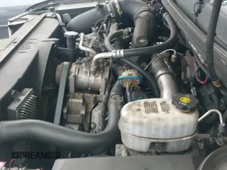 ✅ 2008 GMC Sierra 2500HD Work Truck • VIN: 1GTHK23638F207662 • Lot: 43584347. Wystawiony na IAAI z przebiegiem 210 212 mil. Bezpłatny archiwum sprzedaży aukcyjnych z USA i szczegółowy raport historii pojazdu na DreamBid. Zdjęcie 21.