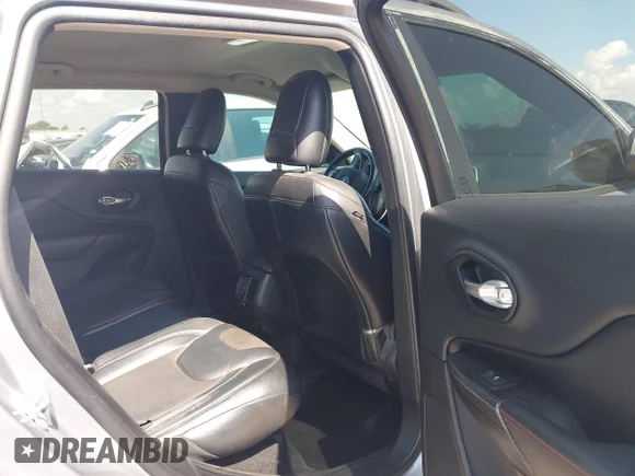 ✅ 2014 Jeep Cherokee Trailhawk • VIN: 1C4PJMBS3EW180919 • Lot: 45227164. Wystawiony na IAAI z przebiegiem 145 297 mil. Bezpłatny archiwum sprzedaży aukcyjnych z USA i szczegółowy raport historii pojazdu na DreamBid. Zdjęcie 8.