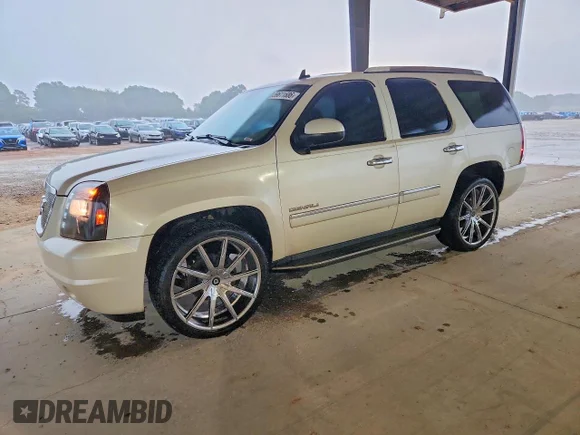 ✅ 2011 GMC Yukon Denali • VIN: 1GKS1EEF0BR205417 • Lot: 59611686. Wystawiony na Copart z przebiegiem 218 473 mil. Bezpłatny archiwum sprzedaży aukcyjnych z USA i szczegółowy raport historii pojazdu na DreamBid. Zdjęcie 1.