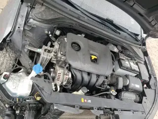 ✅ 2019 Hyundai Elantra SE • VIN: 5NPD74LF8KH440462 • Lot: 84725345. Listed on Copart with 111,806 mi. Free auction sales archive from the USA and detailed vehicle history report at DreamBid. Image 13.