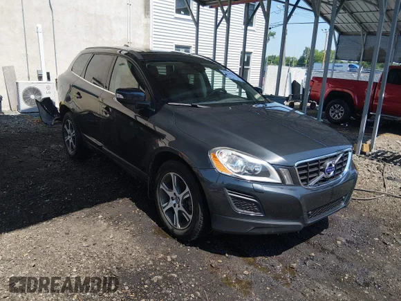 ✅ 2013 Volvo XC60 T6 • VIN: YV4902DZ3D2403800 • Lot: 45120382. Wystawiony na IAAI z przebiegiem 103 520 mil. Bezpłatny archiwum sprzedaży aukcyjnych z USA i szczegółowy raport historii pojazdu na DreamBid. Zdjęcie 1.