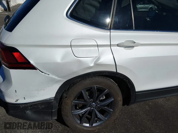 ✅ 2023 Volkswagen Tiguan SE • VIN: 3VVNB7AX8PM035625 • Lot: 44644160. Wystawiony na IAAI z przebiegiem 26 195 mil. Bezpłatny archiwum sprzedaży aukcyjnych z USA i szczegółowy raport historii pojazdu na DreamBid. Zdjęcie 6.