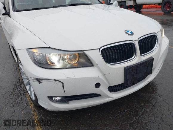 ✅ 2012 BMW 3 Series 328i xDrive • VIN: WBAUU3C50CA543357 • Lot: 38635586. Wystawiony na IAAI z przebiegiem 85 220 mil. Bezpłatny archiwum sprzedaży aukcyjnych z USA i szczegółowy raport historii pojazdu na DreamBid. Zdjęcie 6.