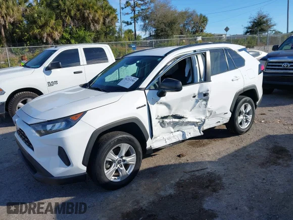 ✅ 2021 Toyota RAV4 Hybrid LE • VIN: 2T3L6RFVXMW018834 • Лот: 44213180. Опубликован ранее на IAAI с пробегом 57 246 миль. Бесплатный доступ к архиву аукционных продаж из США и подробный отчёт об истории автомобиля на DreamBid. Изображение 2.