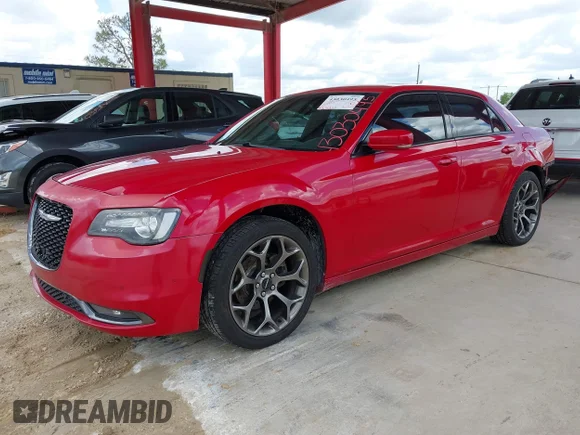 ✅ 2015 Chrysler 300 S • VIN: 2C3CCABG5FH829613 • Lot: 43030495. Wystawiony na IAAI z przebiegiem 92 320 mil. Bezpłatny archiwum sprzedaży aukcyjnych z USA i szczegółowy raport historii pojazdu na DreamBid. Zdjęcie 2.