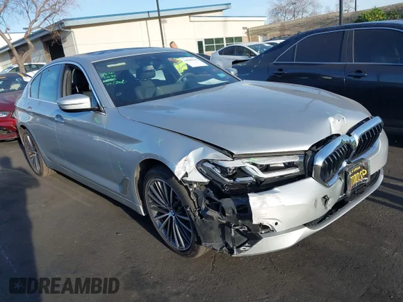 ✅ 2021 BMW 5 Series 530e • VIN: WBA13AG02MCF09695 • Lot: 44588329. Wystawiony na IAAI z przebiegiem 49 499 mil. Bezpłatny archiwum sprzedaży aukcyjnych z USA i szczegółowy raport historii pojazdu na DreamBid. Zdjęcie 1.
