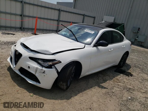✅ 2018 Alfa Romeo Giulia • VIN: ZARFAEDN5J7572982 • Lot: 67327505. Wystawiony na Copart z przebiegiem 73 733 mil. Bezpłatny archiwum sprzedaży aukcyjnych z USA i szczegółowy raport historii pojazdu na DreamBid. Zdjęcie 1.
