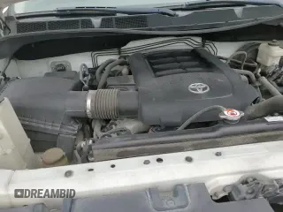 ✅ 2018 Toyota Tundra SR5 • VIN: 5TFEY5F12JX235990 • Лот: 54860275. Опубликован ранее на Copart с пробегом 102 420 миль. Бесплатный доступ к архиву аукционных продаж из США и подробный отчёт об истории автомобиля на DreamBid. Изображение 13.