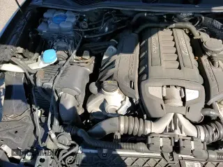 ✅ 2017 Porsche Cayenne Turbo • VIN: WP1AC2A24HLA93038 • Lot: 81943455. Wystawiony na Copart z przebiegiem 74 991 mil. Bezpłatny archiwum sprzedaży aukcyjnych z USA i szczegółowy raport historii pojazdu na DreamBid. Zdjęcie 15.