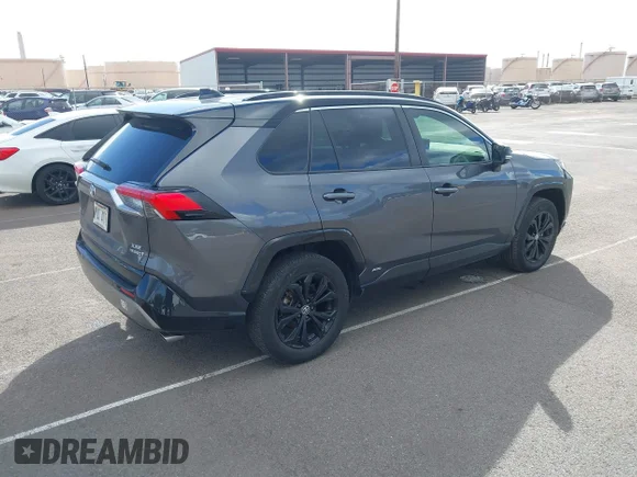 ✅ 2024 Toyota RAV4 Hybrid XSE • VIN: JTME6RFV1RJ040591 • Lot: 44022999. Wystawiony na IAAI z przebiegiem 20 303 mil. Bezpłatny archiwum sprzedaży aukcyjnych z USA i szczegółowy raport historii pojazdu na DreamBid. Zdjęcie 4.