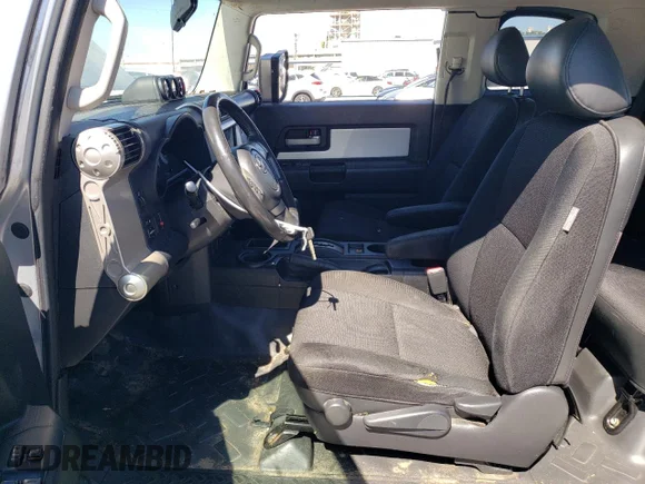 ✅ 2007 Toyota FJ Cruiser • VIN: JTEZU11F770009658 • Лот: 73195744. Опубликован ранее на Copart с пробегом 232 140 миль. Бесплатный доступ к архиву аукционных продаж из США и подробный отчёт об истории автомобиля на DreamBid. Изображение 7.