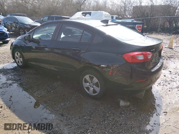 ✅ 2017 Chevrolet Cruze LS • VIN: 1G1BC5SM7H7209454 • Lot: 44516859. Wystawiony na IAAI z przebiegiem 82 907 mil. Bezpłatny archiwum sprzedaży aukcyjnych z USA i szczegółowy raport historii pojazdu na DreamBid. Zdjęcie 3.