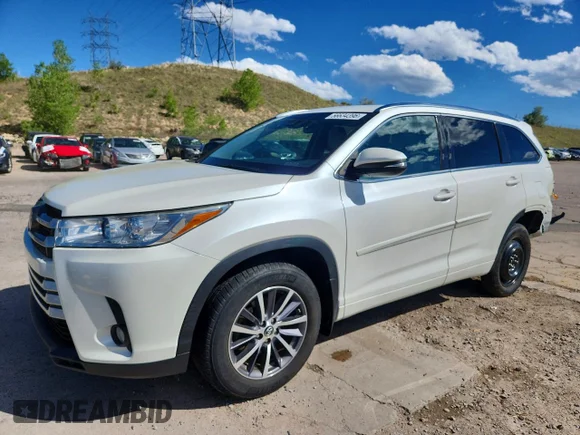 ✅ 2017 Toyota Highlander SE • VIN: 5TDJZRFH0HS382731 • Lot: 56634396. Listed on Copart with 112,444 mi. Free auction sales archive from the USA and detailed vehicle history report at DreamBid. Image 1.