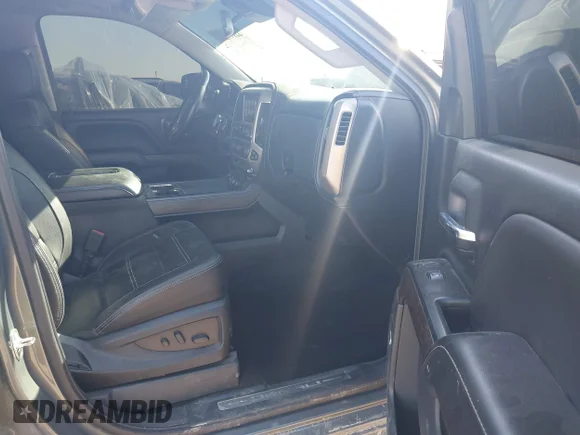 ✅ 2018 GMC Sierra 1500 Denali • VIN: 3GTU2PEJ3JG134827 • Lot: 44899236. Wystawiony na IAAI z przebiegiem 87 142 mil. Bezpłatny archiwum sprzedaży aukcyjnych z USA i szczegółowy raport historii pojazdu na DreamBid. Zdjęcie 5.