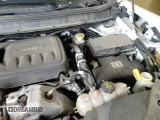 ✅ 2019 Jeep Cherokee Altitude • VIN: 1C4PJMLN8KD386205 • Lot: 54551055. Wystawiony na Copart z przebiegiem 98 197 mil. Bezpłatny archiwum sprzedaży aukcyjnych z USA i szczegółowy raport historii pojazdu na DreamBid. Zdjęcie 16.