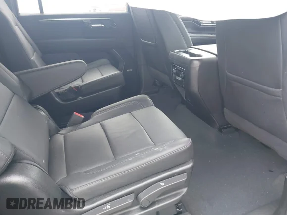 ✅ 2025 Chevrolet Suburban LT • VIN: 1GNS5CRD2SR378666 • Lot: 43633196. Wystawiony na IAAI z przebiegiem 4 836 mil. Bezpłatny archiwum sprzedaży aukcyjnych z USA i szczegółowy raport historii pojazdu na DreamBid. Zdjęcie 8.