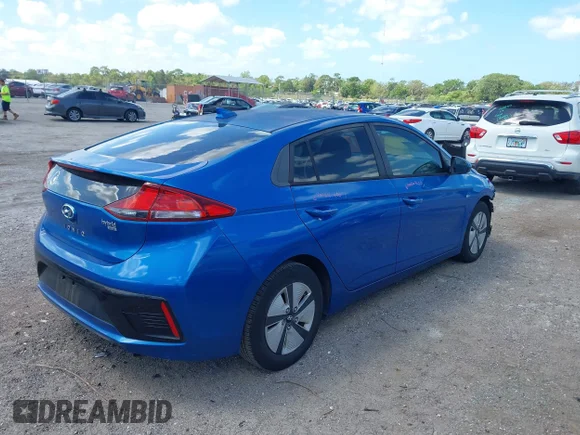 ✅ 2017 Hyundai Ioniq Blue • VIN: KMHC65LCXHU049365 • Lot: 44789046. Wystawiony na IAAI z przebiegiem 110 770 mil. Bezpłatny archiwum sprzedaży aukcyjnych z USA i szczegółowy raport historii pojazdu na DreamBid. Zdjęcie 4.