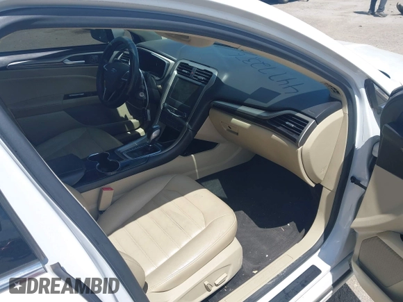 ✅ 2015 Ford Fusion SE • VIN: 3FA6P0HD5FR233612 • Lot: 44772376. Wystawiony na IAAI z przebiegiem 170 669 mil. Bezpłatny archiwum sprzedaży aukcyjnych z USA i szczegółowy raport historii pojazdu na DreamBid. Zdjęcie 5.