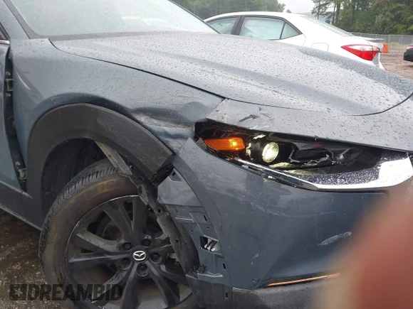 ✅ 2022 Mazda CX-30 S Preferred • VIN: 3MVDMBCL8NM434452 • Lot: 42356423. Wystawiony na IAAI z przebiegiem 15 492 mil. Bezpłatny archiwum sprzedaży aukcyjnych z USA i szczegółowy raport historii pojazdu na DreamBid. Zdjęcie 6.