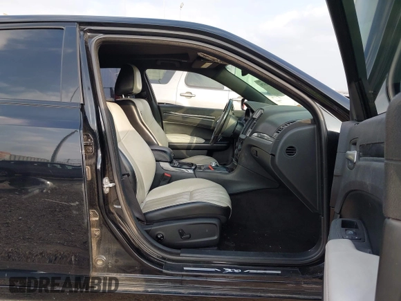 ✅ 2017 Chrysler 300 S • VIN: 2C3CCABG0HH647045 • Lot: 44430579. Wystawiony na IAAI z przebiegiem 111 520 mil. Bezpłatny archiwum sprzedaży aukcyjnych z USA i szczegółowy raport historii pojazdu na DreamBid. Zdjęcie 5.