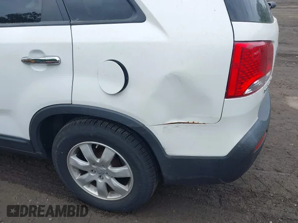 ✅ 2013 Kia Sorento LX • VIN: 5XYKT4A67DG364667 • Lot: 45062969. Wystawiony na IAAI z przebiegiem Nie podano. Bezpłatny archiwum sprzedaży aukcyjnych z USA i szczegółowy raport historii pojazdu na DreamBid. Zdjęcie 6.